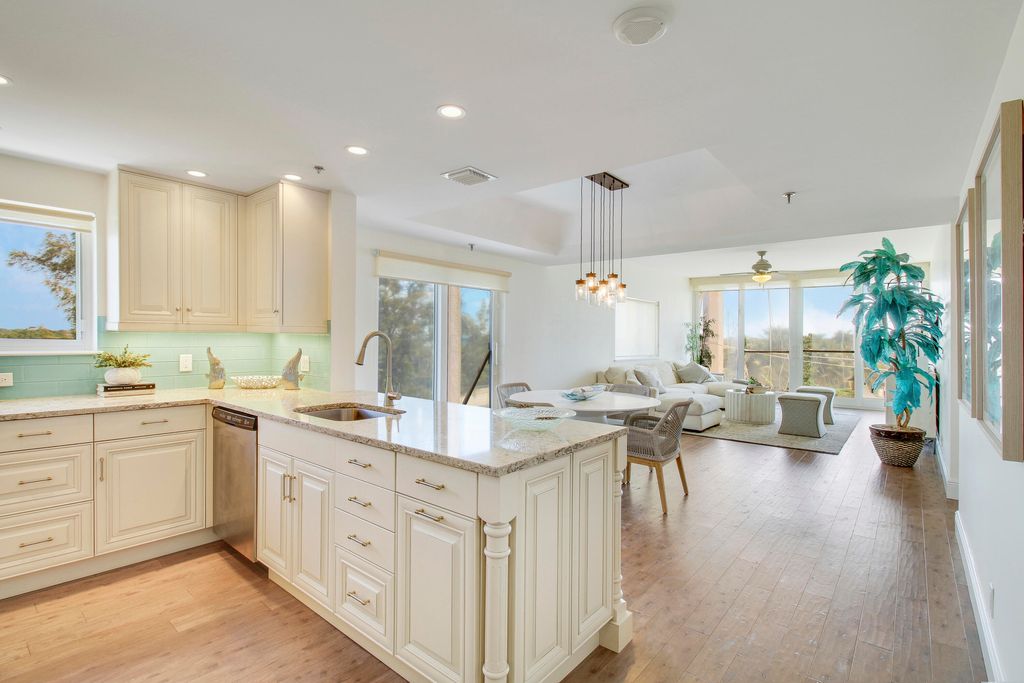 Photo of 11370 Twelve Oaks Way #511, North Palm Beach, FL 33408 (MLS # R10977948)