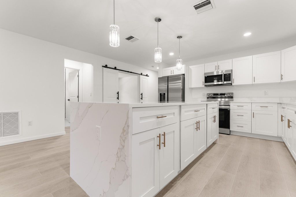 Photo of 2712 S 17th Street, Fort Pierce, FL 34982 (MLS # F10498113)