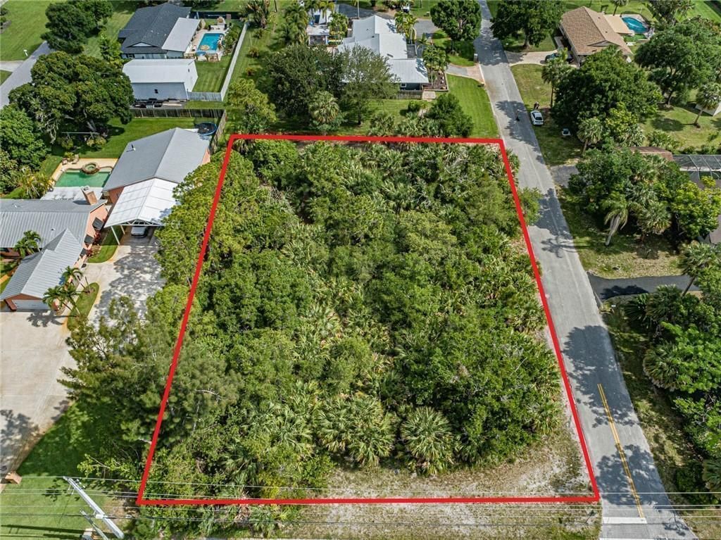 Photo of 805 33rd Avenue, Vero Beach, FL 32960 (MLS # R10898503)