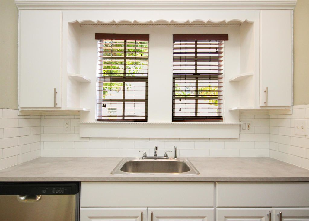 Photo of 919 N Federal Highway #1, Lake Worth Beach, FL 33460 (MLS # R11098102)