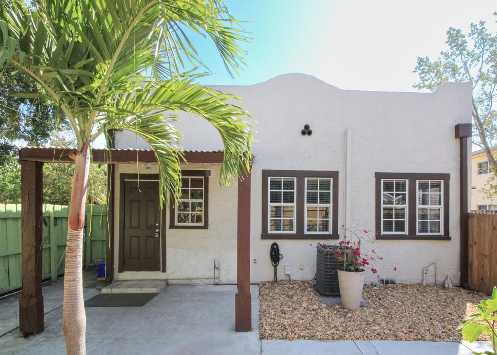 Photo of 919 N Federal Highway #1, Lake Worth Beach, FL 33460 (MLS # R11098102)