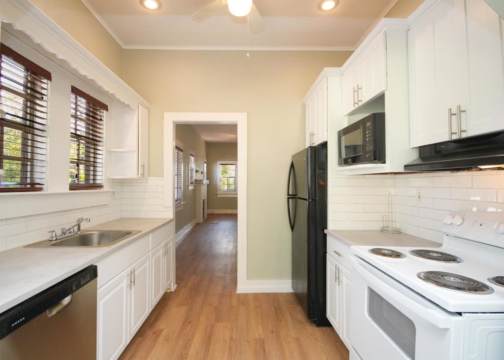 Photo of 919 N Federal Highway #1, Lake Worth Beach, FL 33460 (MLS # R11098102)