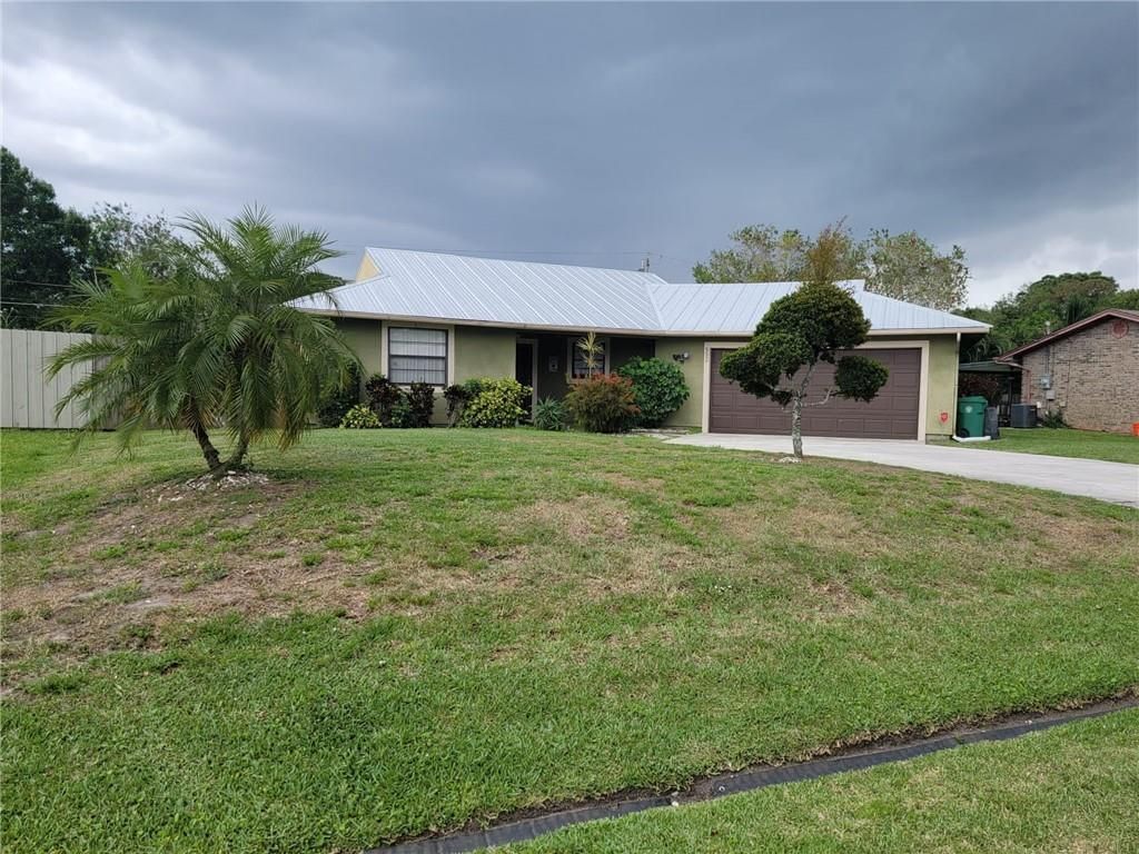 Photo of 552 SW Banks Ter, Port Saint Lucie, FL 34953 (MLS # F10323915)