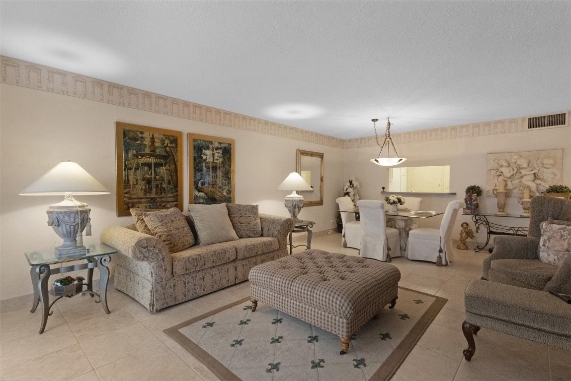 1147 Hillsboro Mile 307