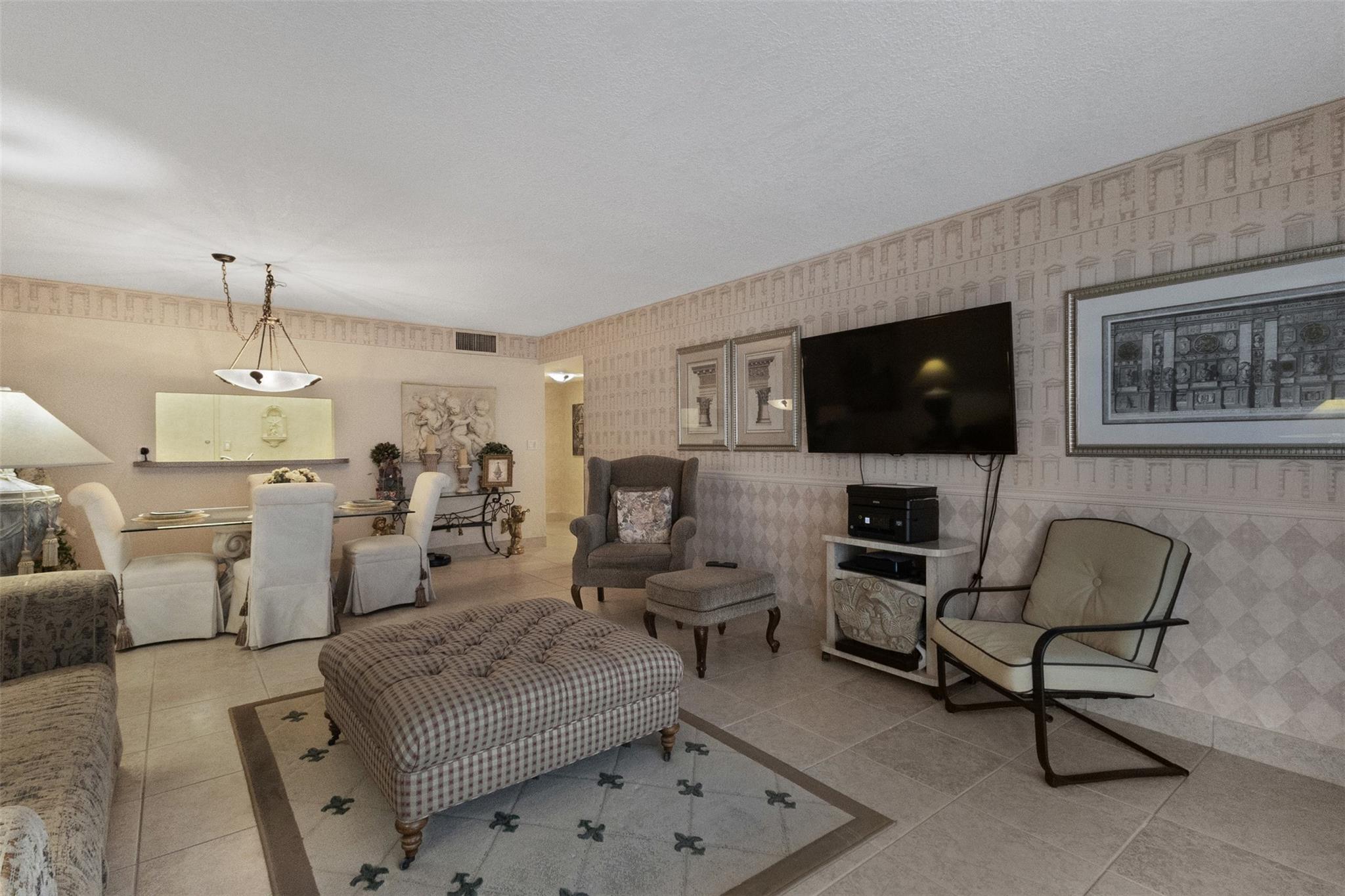 1147 Hillsboro Mile 307