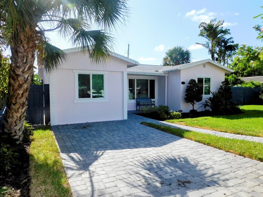 Photo of 1702 N L Street, Lake Worth Beach, FL 33460 (MLS # R11004756)