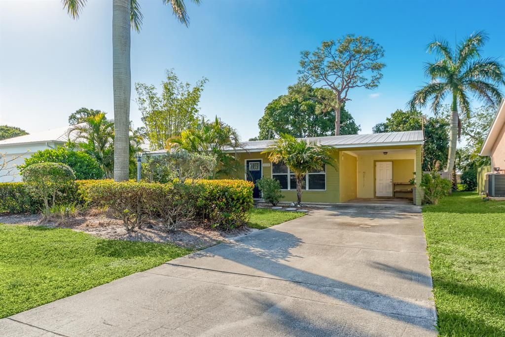 Photo of 3156 SE Mimosa Street, Stuart, FL 34997 (MLS # R10886526)