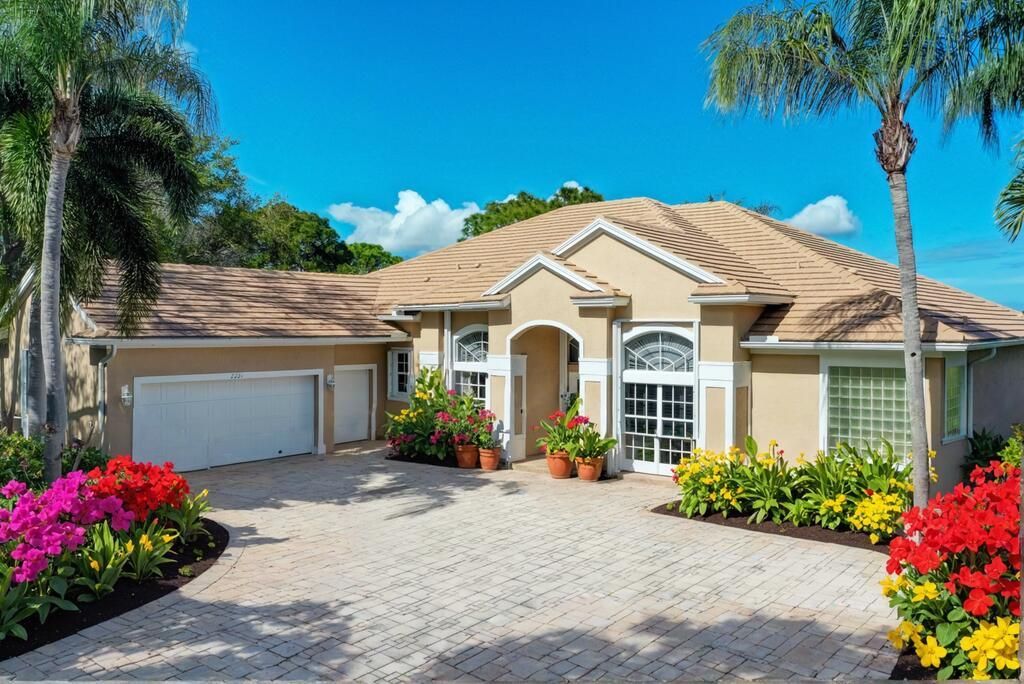 Photo of 2281 SW Oakhill Way, Palm City, FL 34990 (MLS # R10962469)