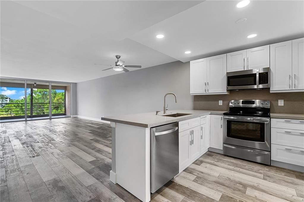 Photo of 535 Oaks Dr #404, Pompano Beach, FL 33069 (MLS # F10283668)