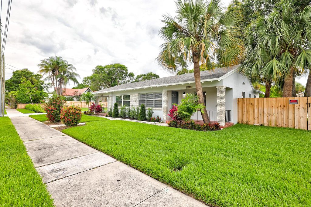 Photo of 1002 Boston Avenue, Fort Pierce, FL 34950 (MLS # R11088630)
