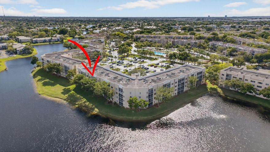 Welcome to your piece of paradise at the Weldon subdivision at King's Point active 55+ community. Take the elevator to your 4th floor home featuring water views, volume ceilings, tile floors & eat-in kitchen. The spacious primary suite boasts a large walk-in closet and water views. Washer Dryer in the unit. One of the King's Point subdivisions with it's own pool & clubhouse. Enjoy resort style amenities including the state-of-the-art 1007 seat Palace Theater presenting a variety of entertainment, drama, music, dance and film, clubhouse, ball rooms, card rooms, fitness center, billiards, indoor & outdoor pools, spa/hot tub, pickleball, tennis, courtesy bus, internet, and numerous clubs. Close to everything you want and need - shopping, hospitals, and major highways.