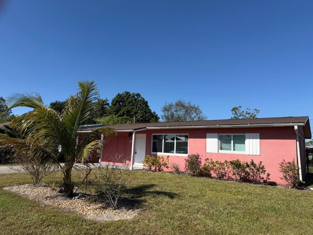 Photo of 2399 SE Madison Street, Stuart, FL 34997 (MLS # R11158369)