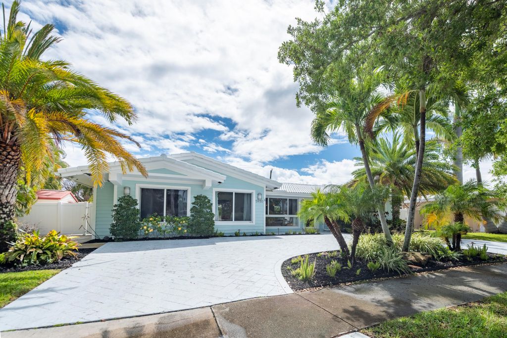 Photo of 5930 NE 21st Lane, Fort Lauderdale, FL 33308 (MLS # B26013793)