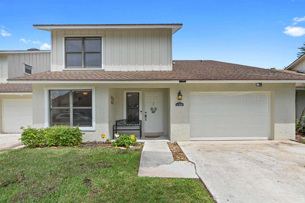 Photo of 11901 Donlin Drive, Wellington, FL 33414 (MLS # B26063735)