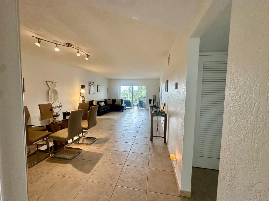 3010 NE 16th Avenue 405