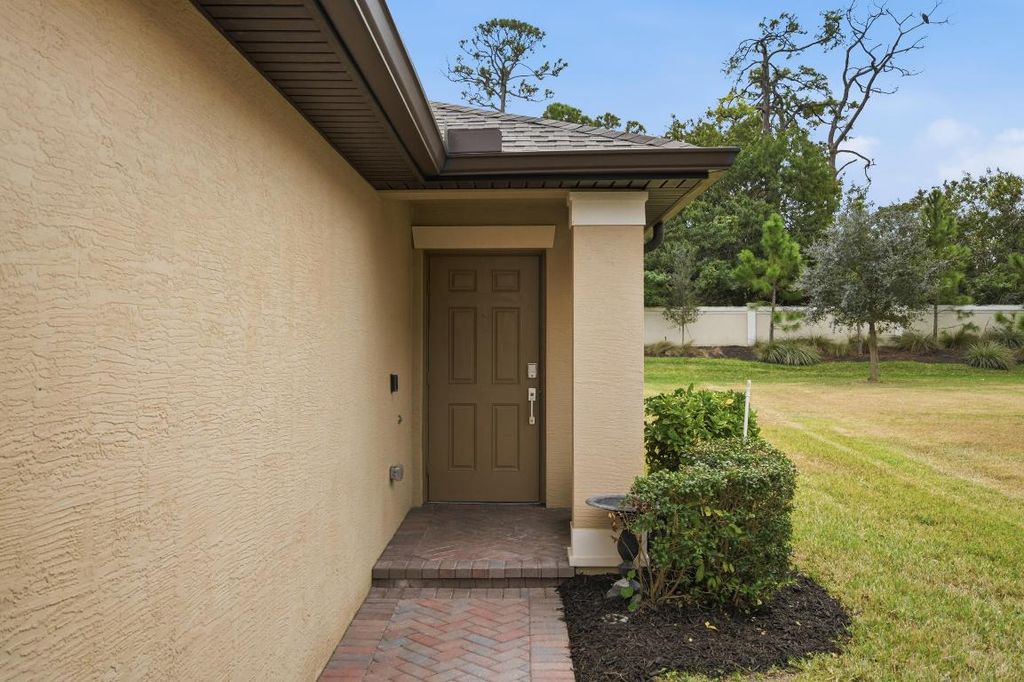 Photo of 868 Bent Creek Drive, Fort Pierce, FL 34947 (MLS # R11153246)