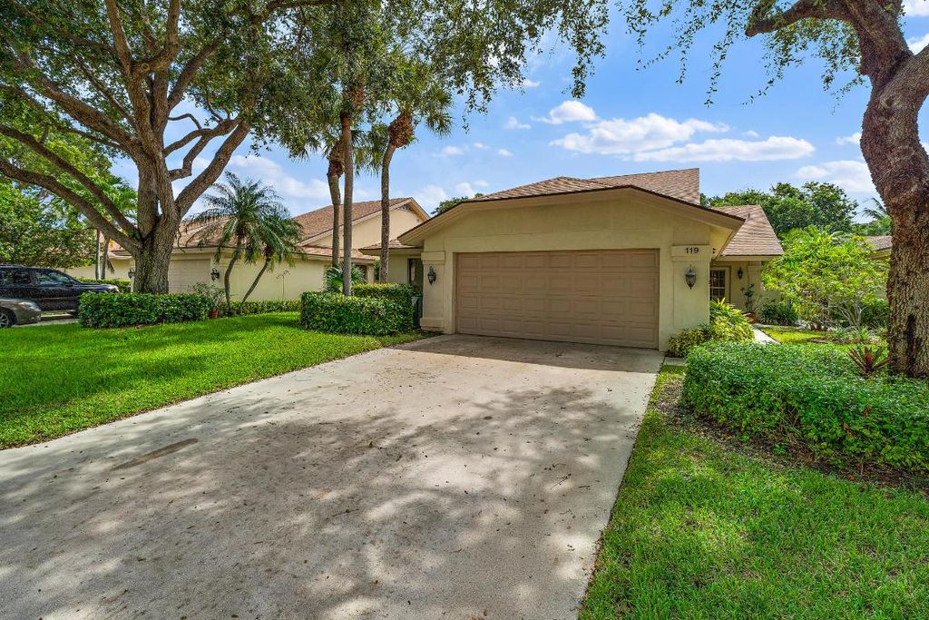 Photo of 119 Harbourside Circle, Jupiter, FL 33477 (MLS # R10952301)