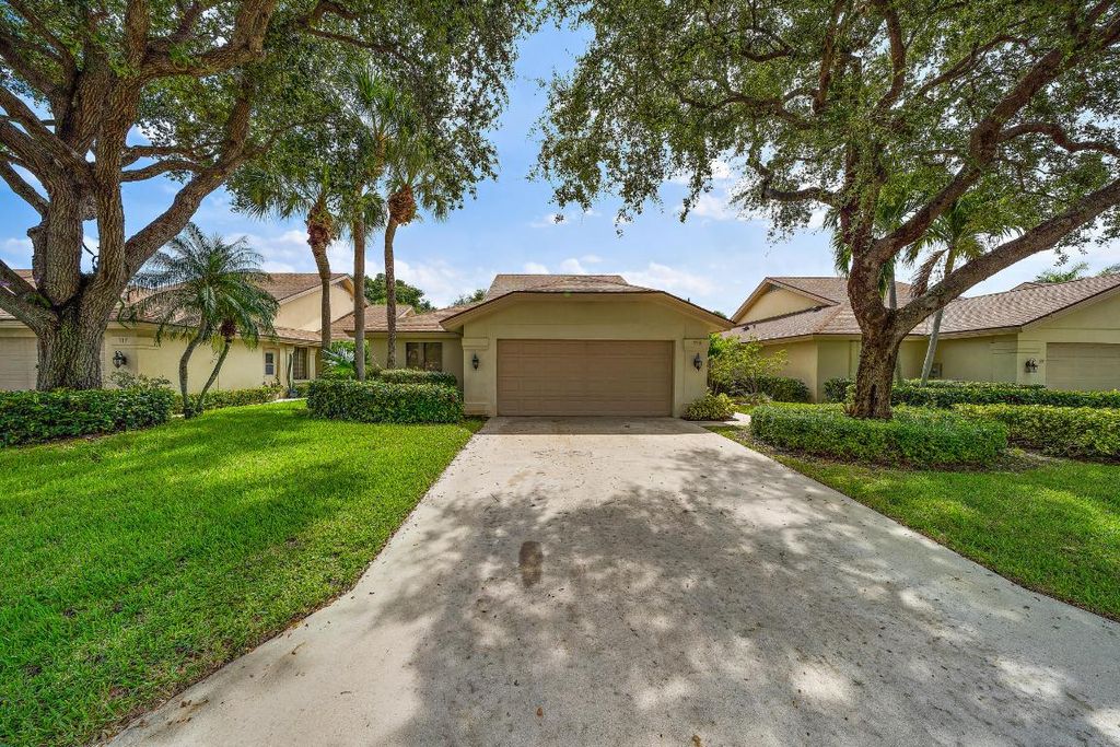 Photo of 119 Harbourside Circle, Jupiter, FL 33477 (MLS # R10952301)