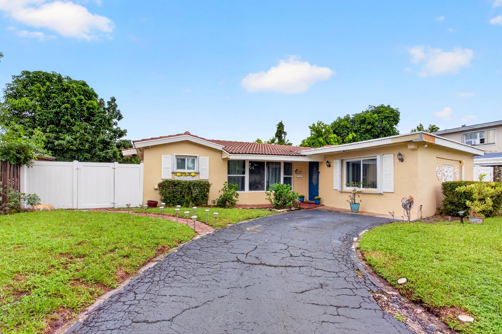 Photo of 3550 NW 33RD Terrace W, Lauderdale Lakes, FL 33309 (MLS # B26080425)