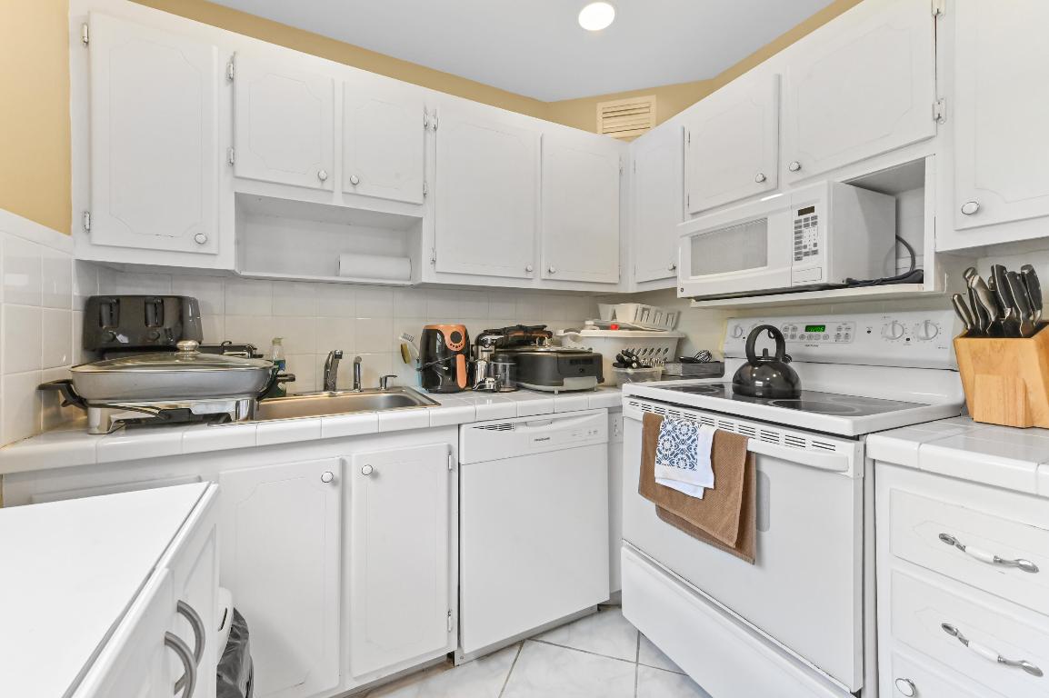 KINGS POINT - Residential