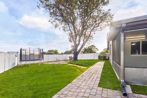 Tiny photo for 4040 NE 6th Avenue, Deerfield Beach, FL 33064 (MLS # B26015050)