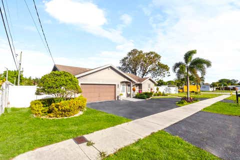 Tiny photo for 4040 NE 6th Avenue, Deerfield Beach, FL 33064 (MLS # B26015050)