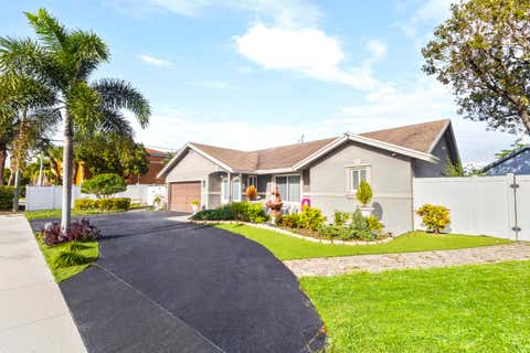 Photo of 4040 NE 6th Avenue, Deerfield Beach, FL 33064 (MLS # B26015050)