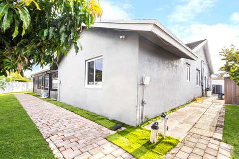 Tiny photo for 4040 NE 6th Avenue, Deerfield Beach, FL 33064 (MLS # B26015050)