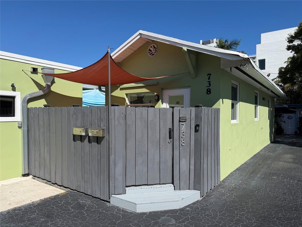 Photo of 738 NE 3rd Avenue #Front, Fort Lauderdale, FL 33304 (MLS # F10534518)