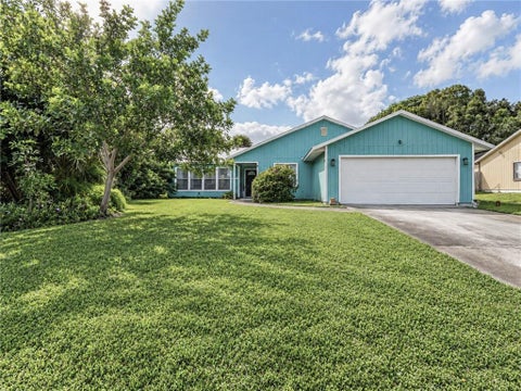 Photo of 795 4TH Lane, Vero Beach, FL 32962 (MLS # B26089786)