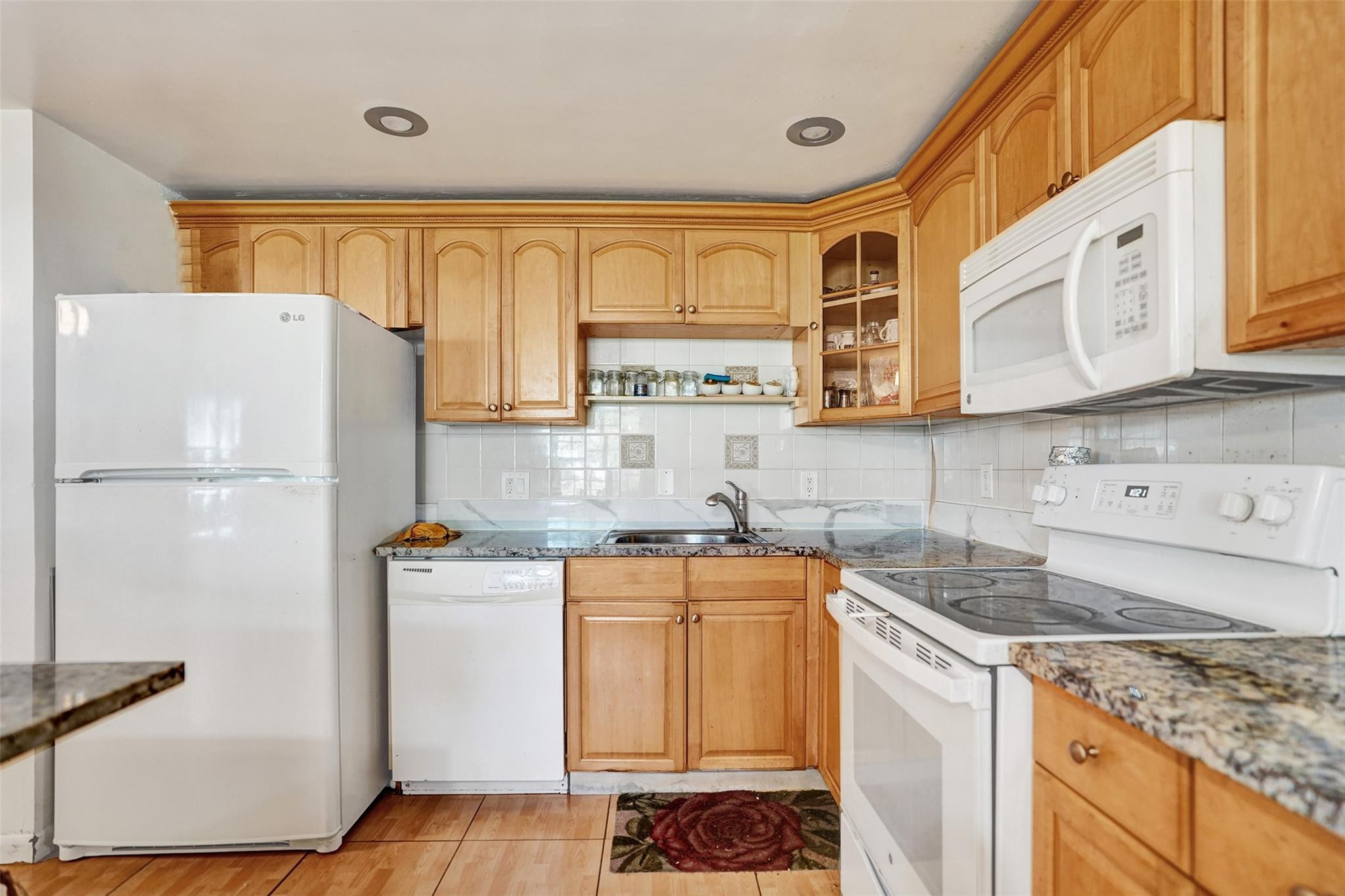 MAYBURY MANSIONS - Residential