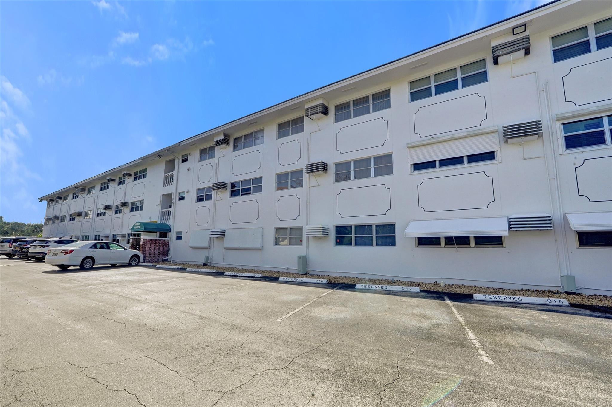 MAYBURY MANSIONS - Residential