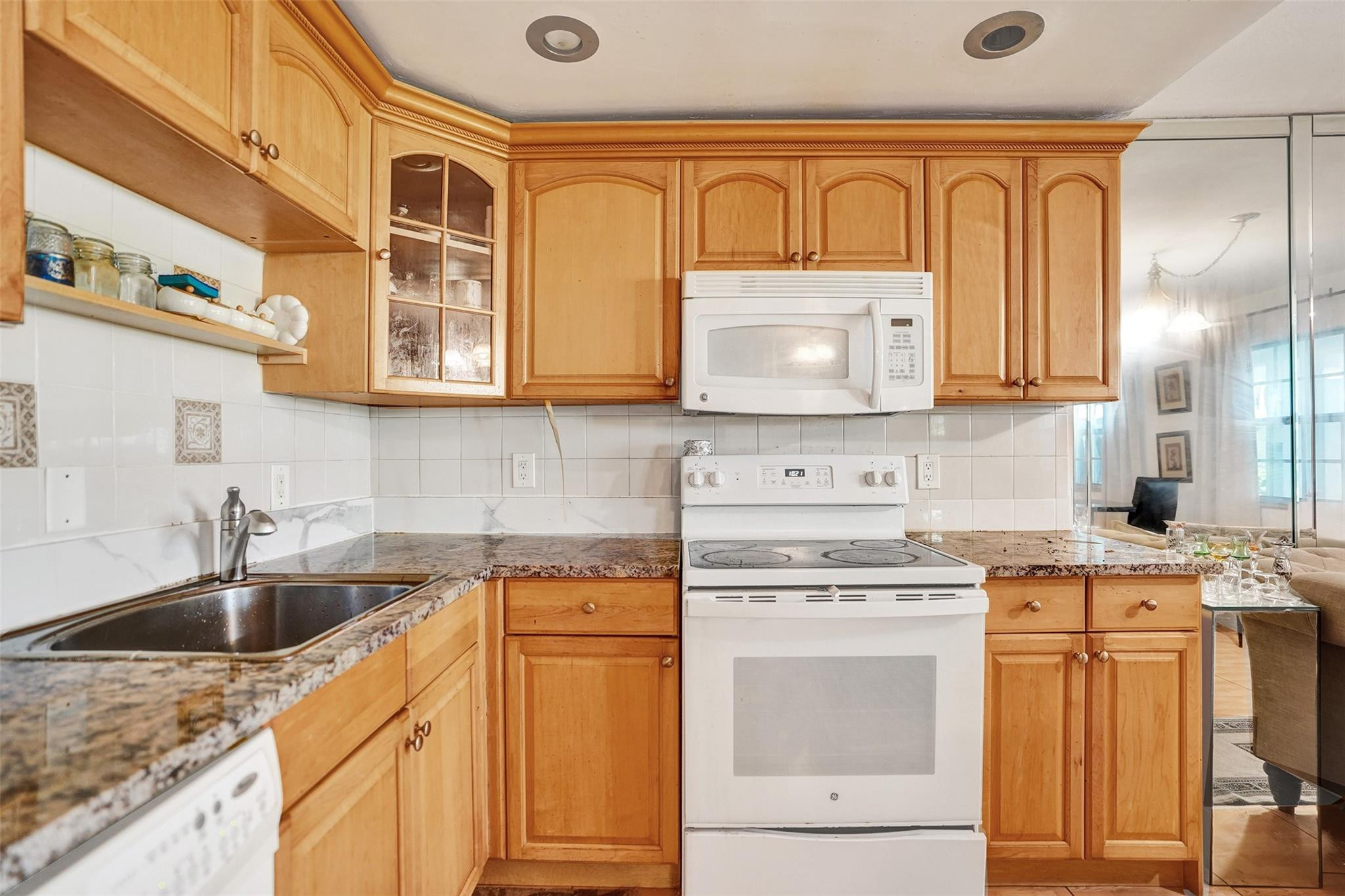 MAYBURY MANSIONS - Residential