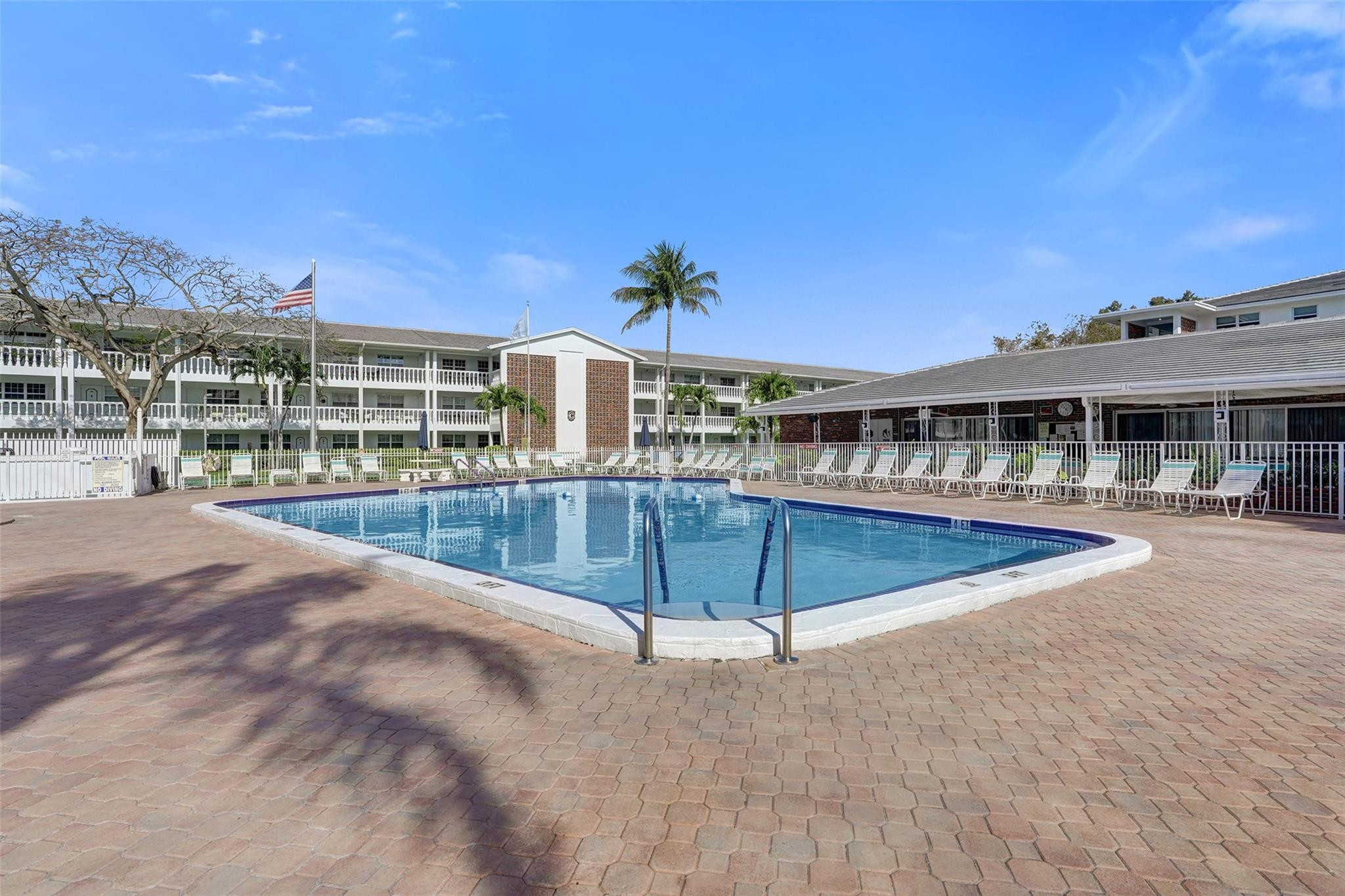 MAYBURY MANSIONS - Residential