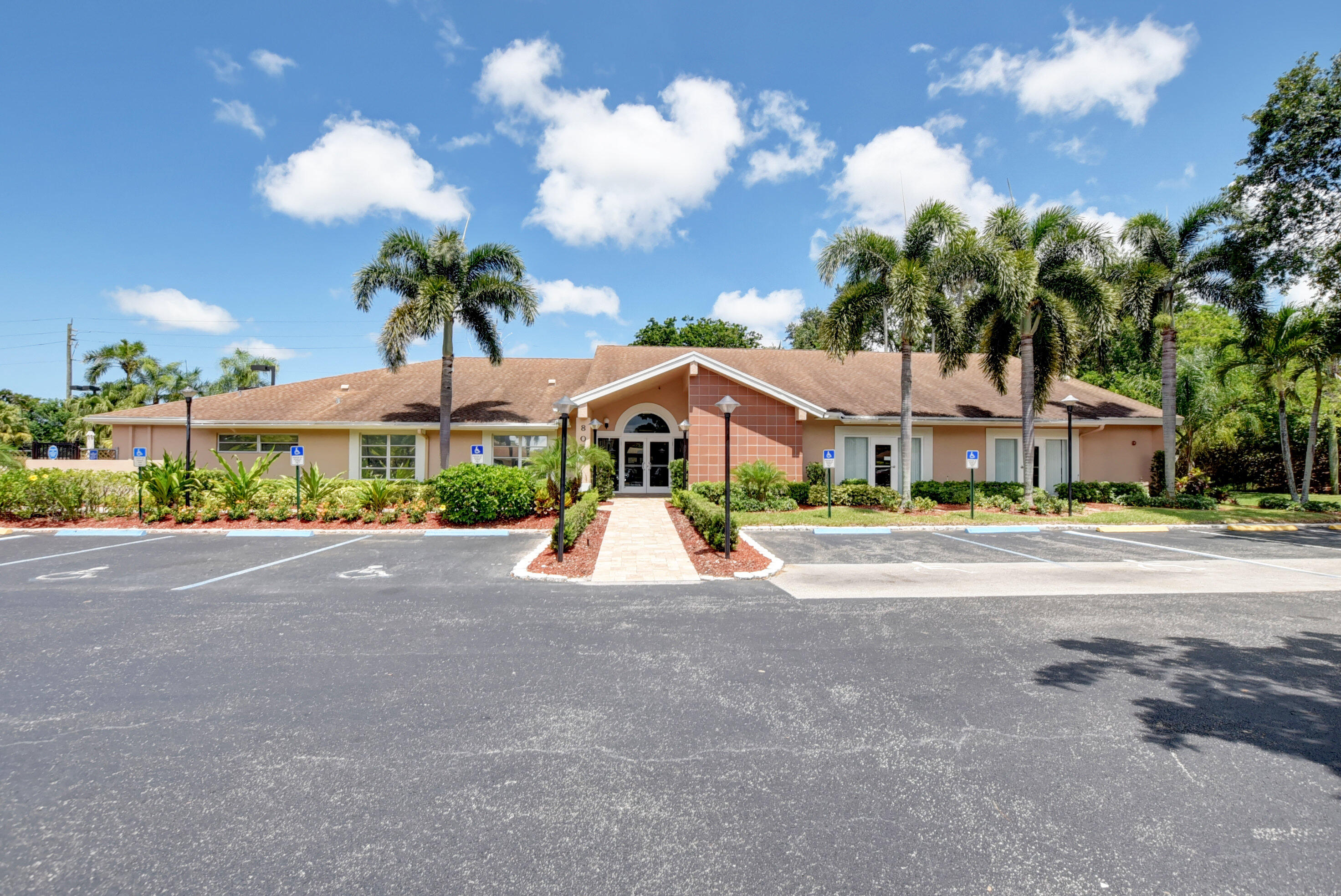 WHISPER WALK SEC C CONDO - Residential