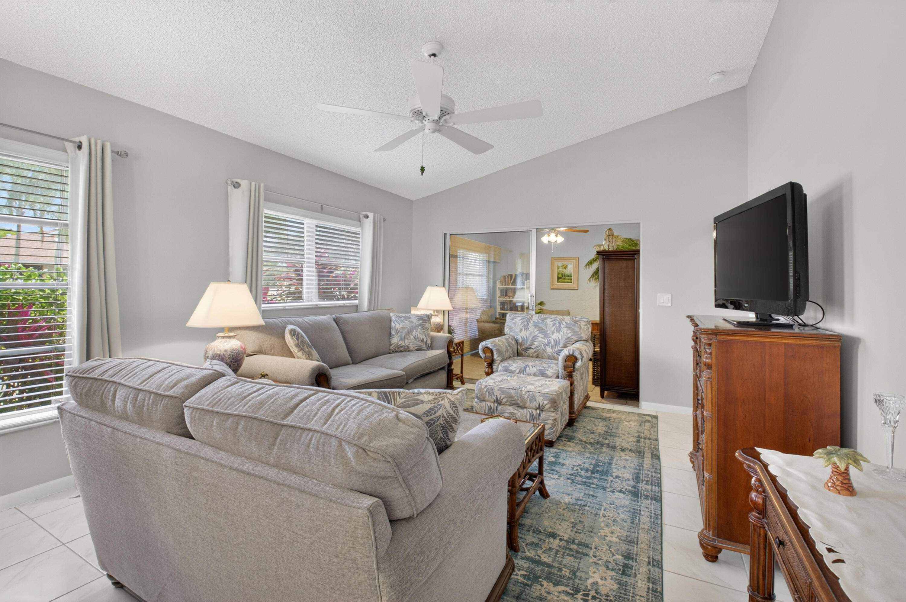 WHISPER WALK SEC C CONDO - Residential