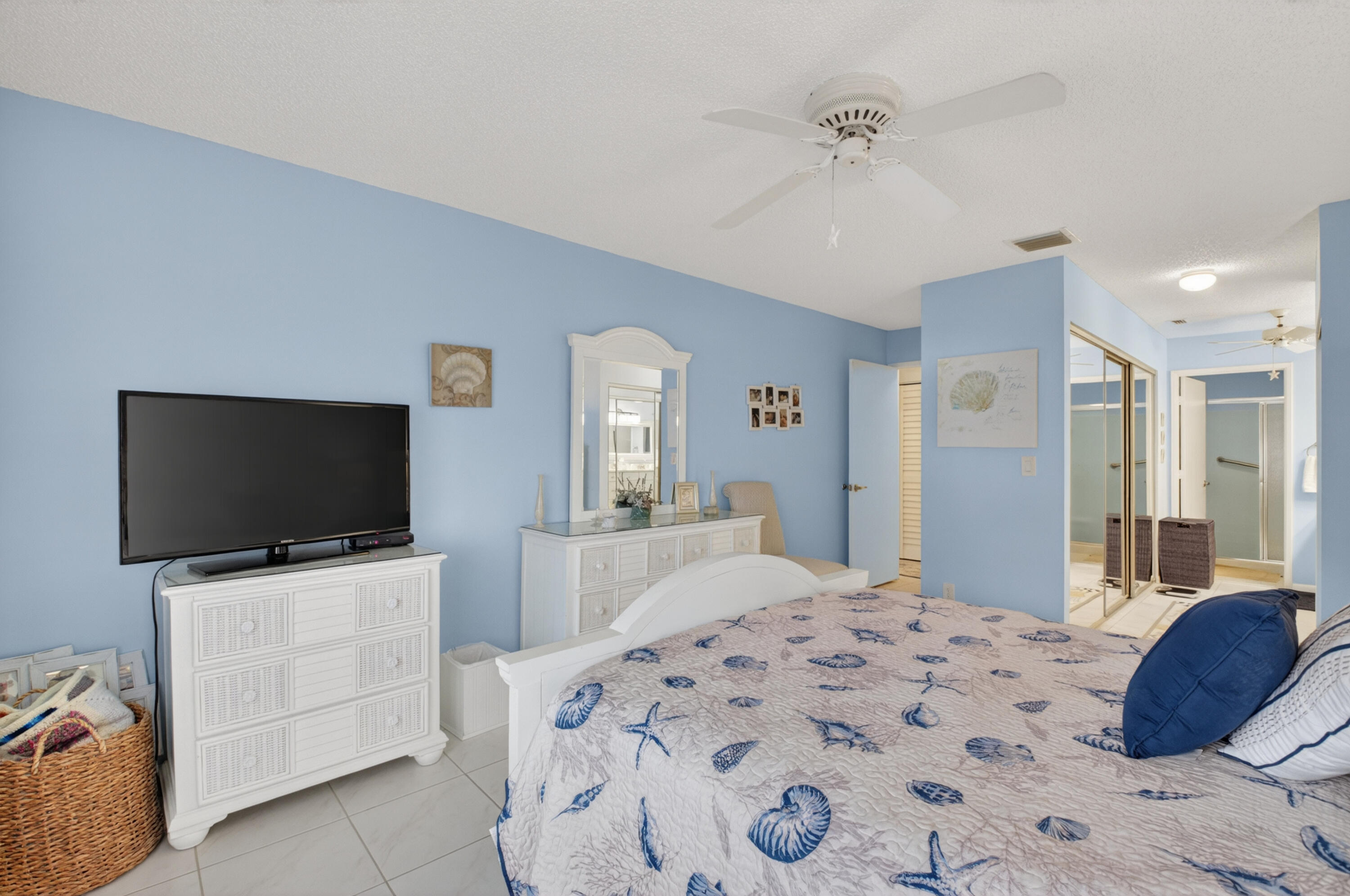 WHISPER WALK SEC C CONDO - Residential