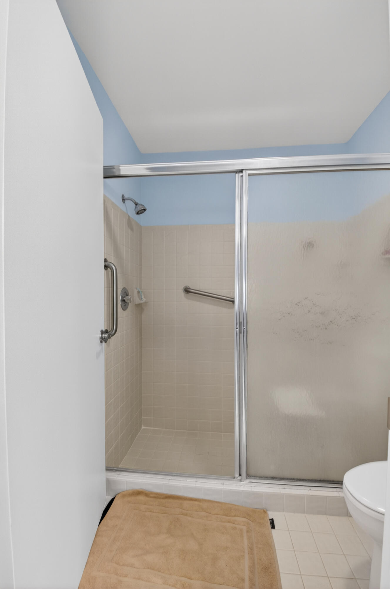 WHISPER WALK SEC C CONDO - Residential