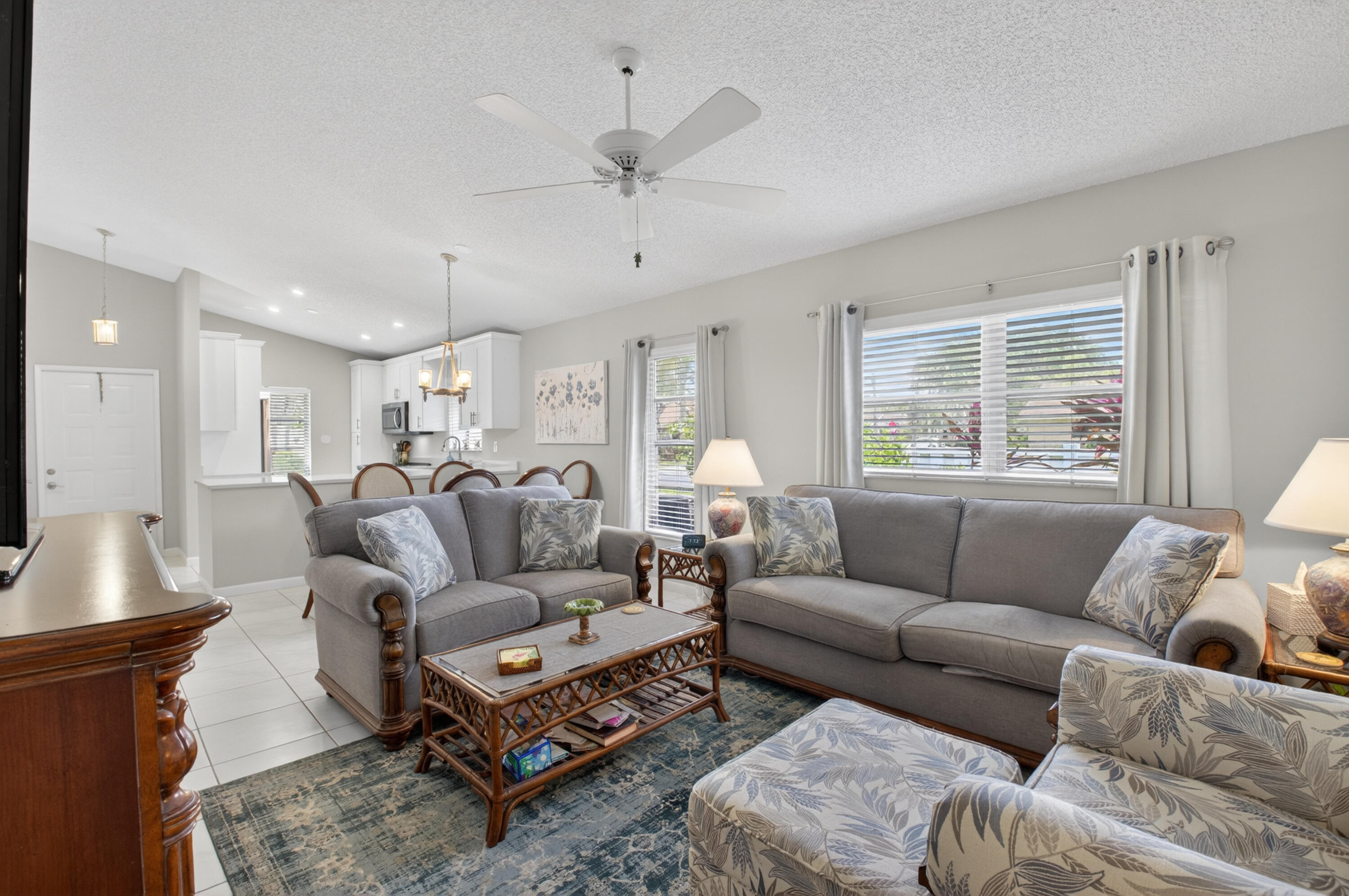 WHISPER WALK SEC C CONDO - Residential