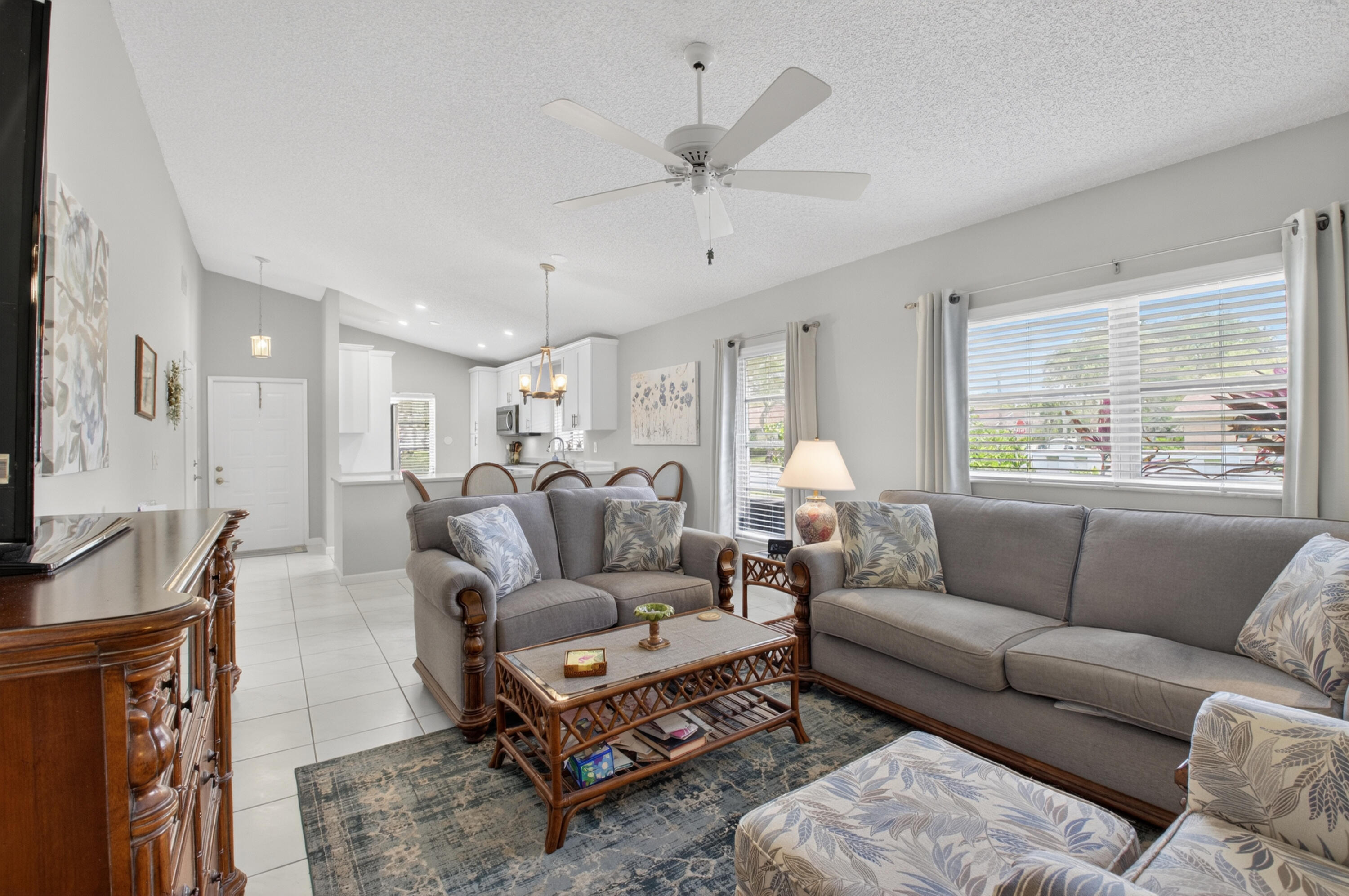 WHISPER WALK SEC C CONDO - Residential