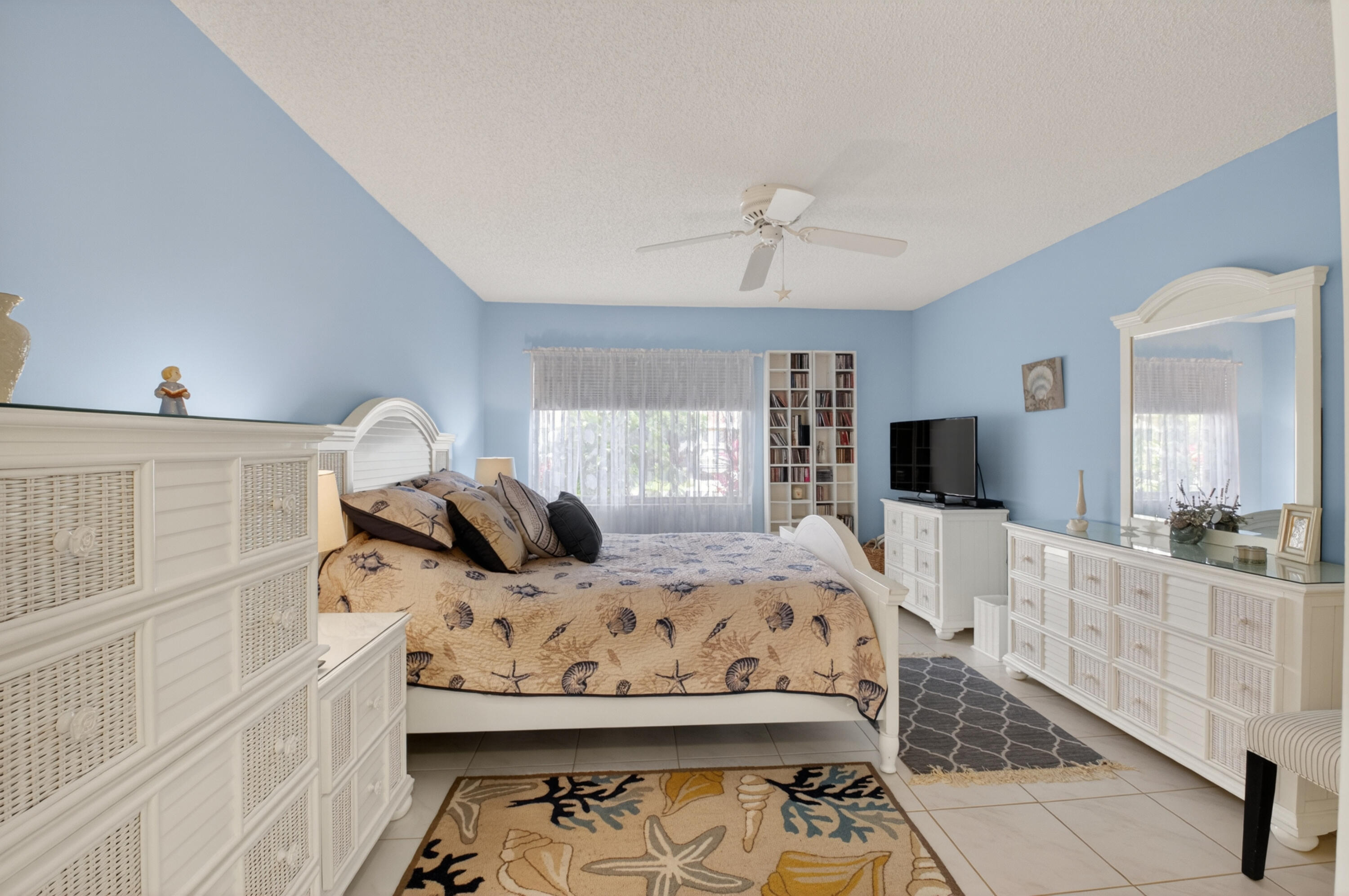 WHISPER WALK SEC C CONDO - Residential