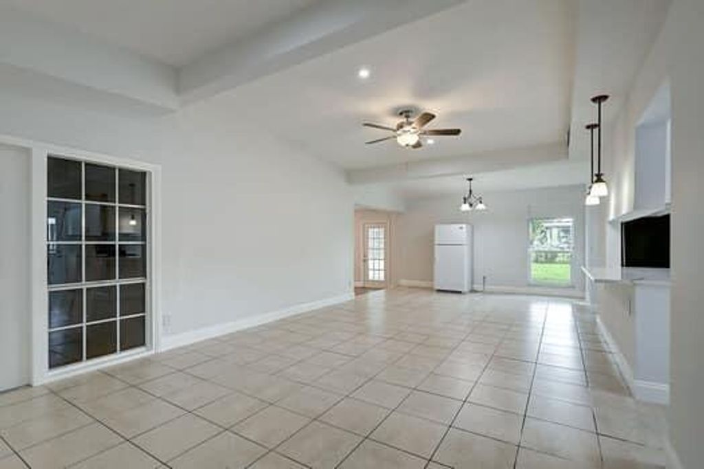 Photo of 120 SE Prima Vista Boulevard, Port Saint Lucie, FL 34983 (MLS # R10928938)