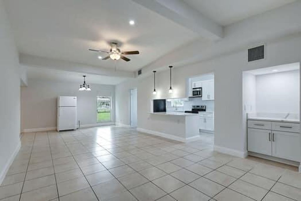 Photo of 120 SE Prima Vista Boulevard, Port Saint Lucie, FL 34983 (MLS # R10928938)