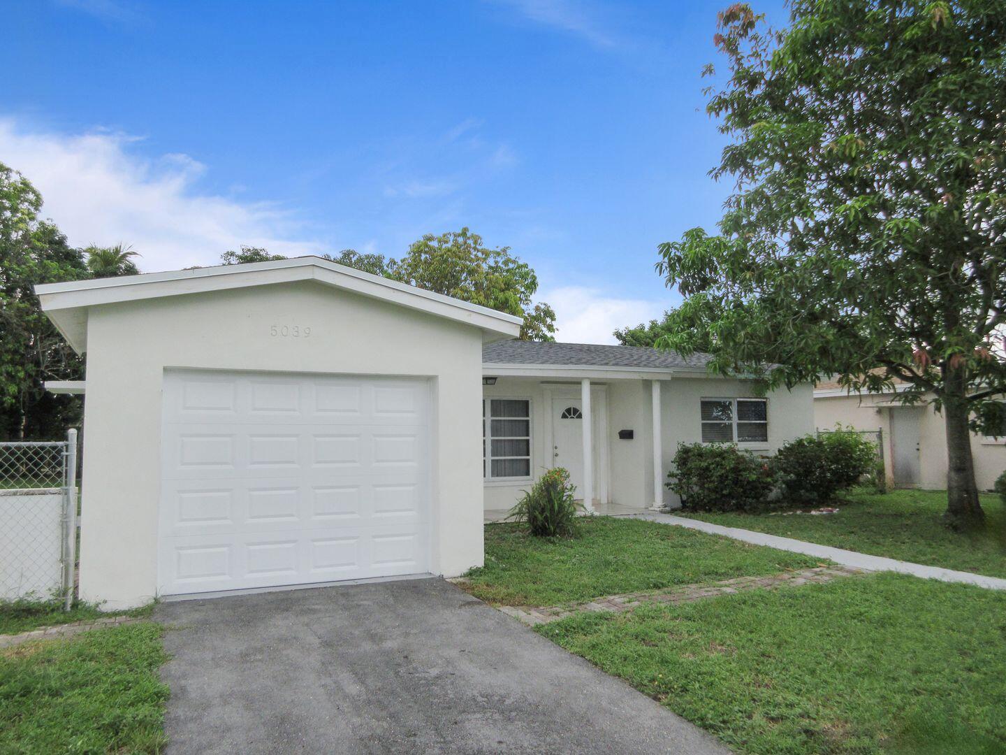 Spacious 2/1 1 car garage, Updated kitchen, fresh interior and exterior paint, with tile flooring. Home has a fully fenced backyard. New Roof. Convenient location close to Schools, Beaches, Major Highways and Shopping.