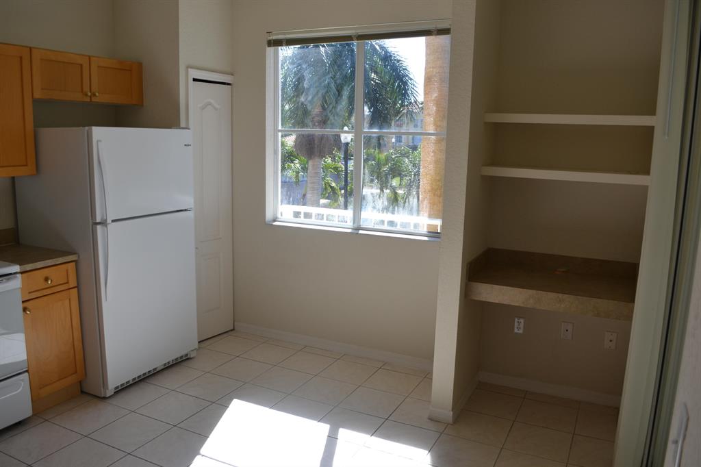 RESIDENCES AT LEGACY PLACE CONDO - Residential Lease