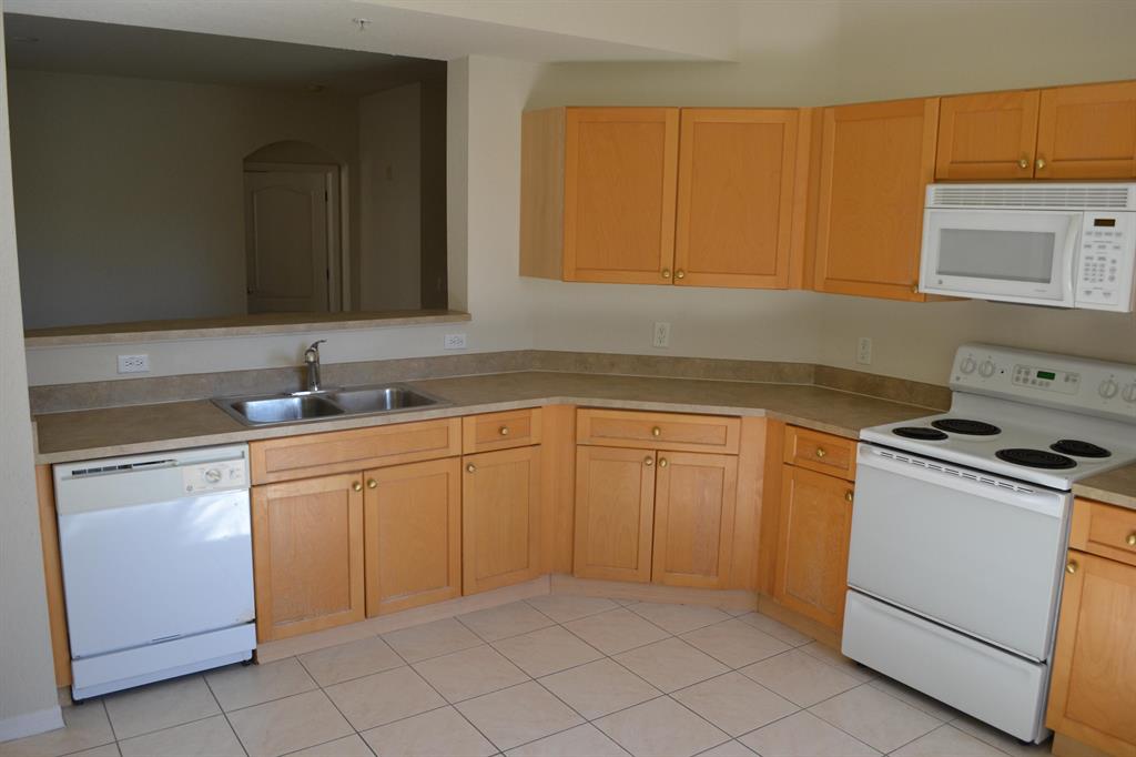 RESIDENCES AT LEGACY PLACE CONDO - Residential Lease