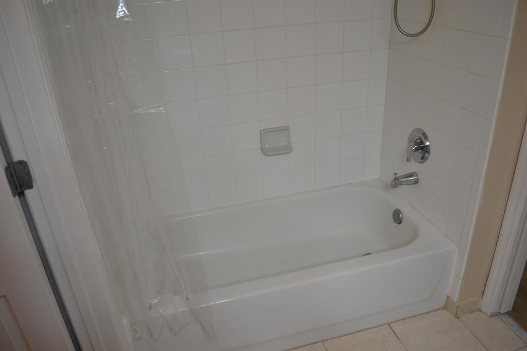 RESIDENCES AT LEGACY PLACE CONDO - Residential Lease