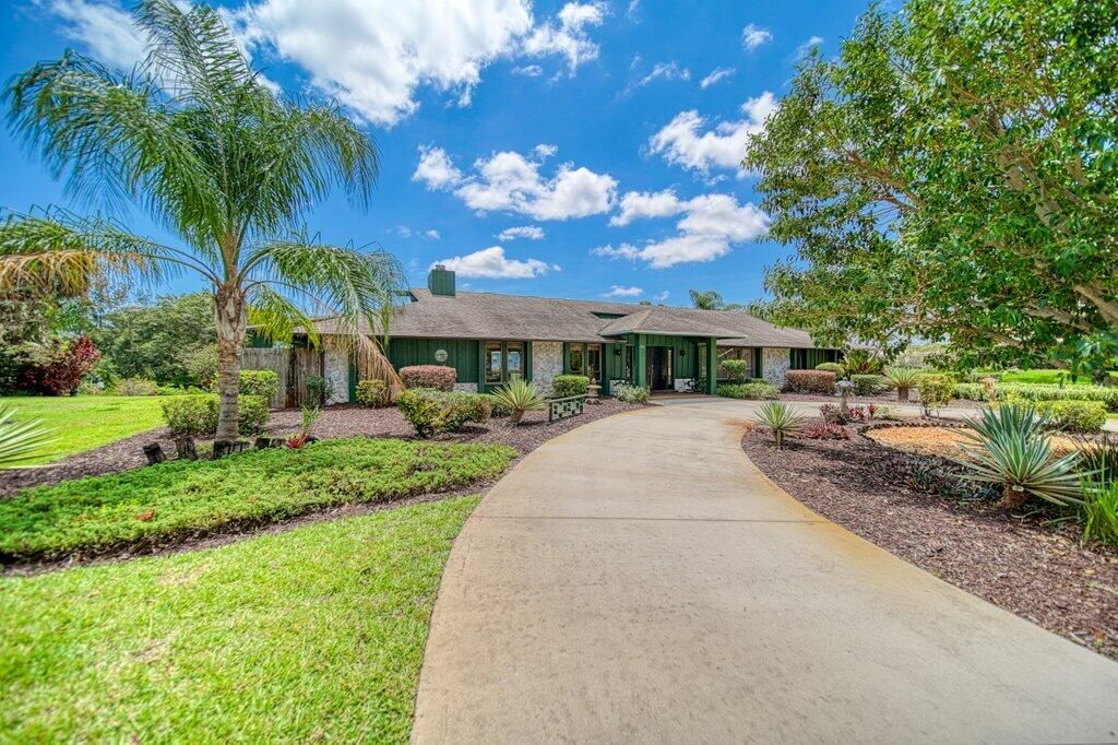 Photo of 5297 SW Anhinga Avenue, Palm City, FL 34990 (MLS # R11090229)