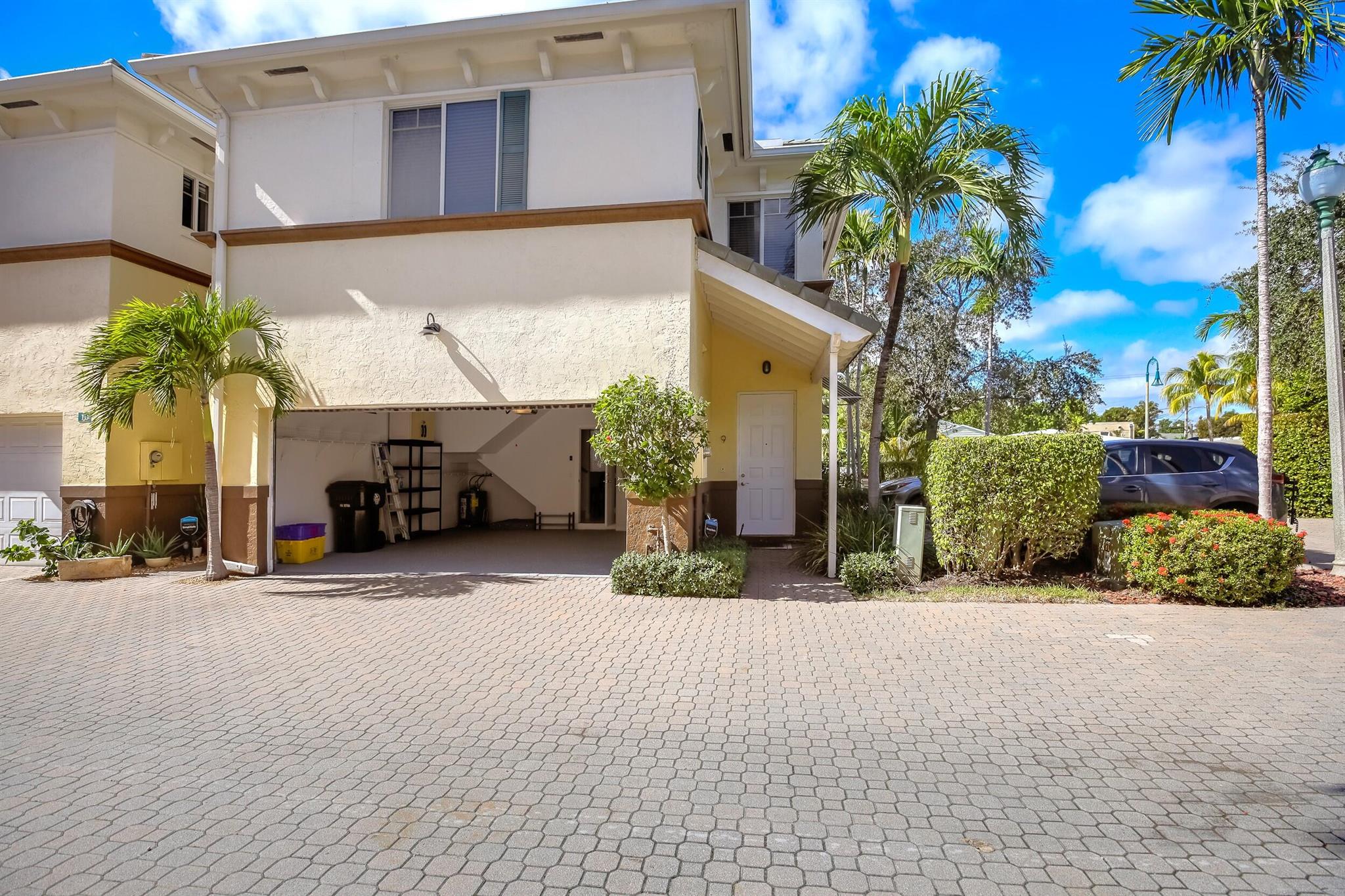 PARROT COVE - Residential Lease