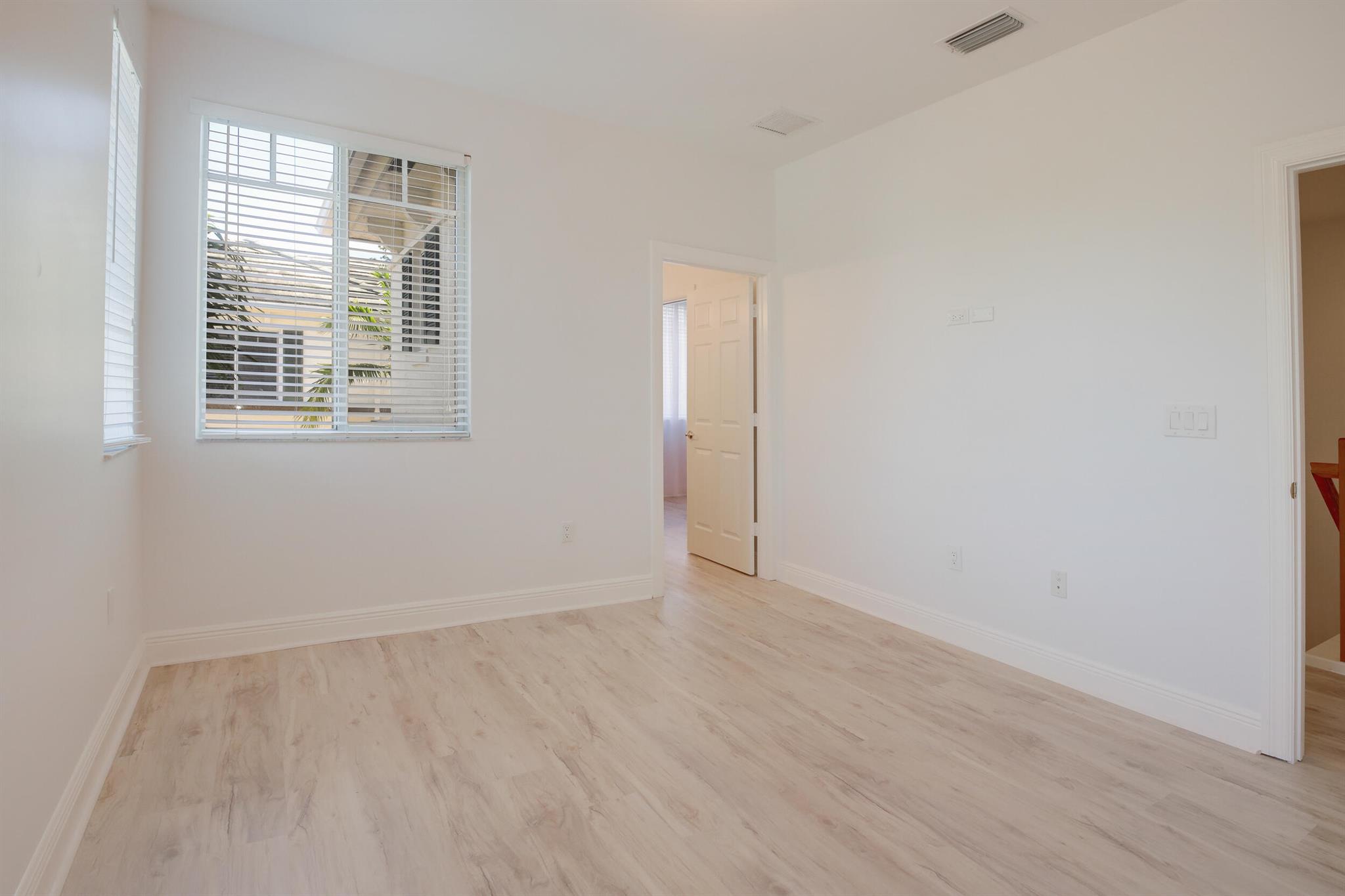 PARROT COVE - Residential Lease